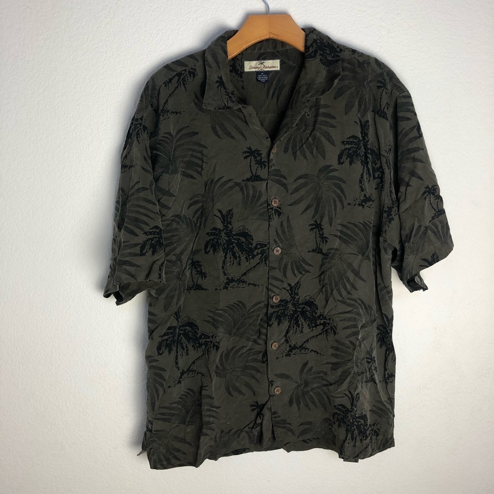 Tommy Bahama Short Sleeves 100% silk shirt Sz M